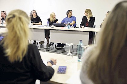 Una de les reunions entre sindicats i Govern.