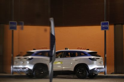 Un taxi en una parada de la capital.