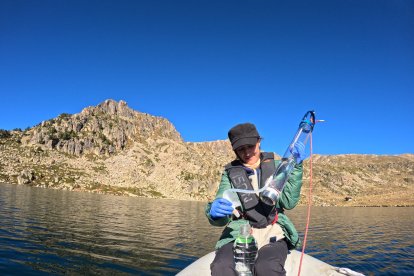 Mostreig als estanys del Pirineu al projecte Pyrisentinel.