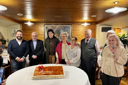 L’expresidenta Maria Rosa Garallà, al mig, i Carme Vilana, a la dreta.
