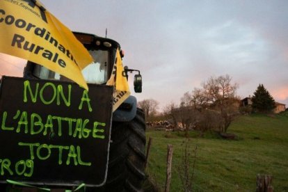 Les protestes manetenen l'accés tallat a Andorra