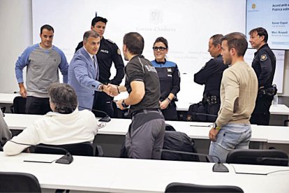 Rossell durant una reunió amb els sindicats.