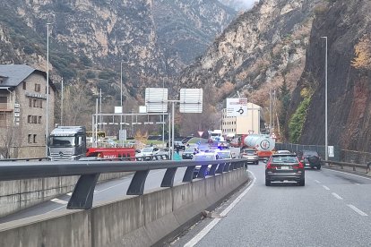 L'accident a la rotonda d'Aixovall.