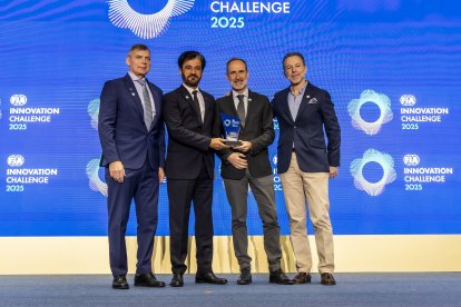 El director general d’ACA CLUB, David Fraissinet, recollint el premi.