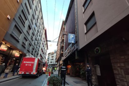 Els bombers han estat alertats per un incendi a un edifici del carrer Bonaventura Riberaygua d'Andorra la Vella