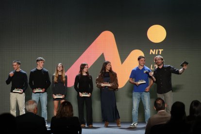 Diveros dels esportistes premiats, a la Nit de l'Esport, celebrada al pavelló Toni Martí.