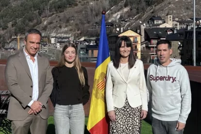 Naiara Liñán i Diego Ortigoza amb les autorizas
