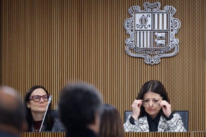 Les ministres Molné i Tor durant la comissió.