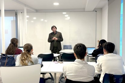 Cañada, durant l’exposició als alumnes.