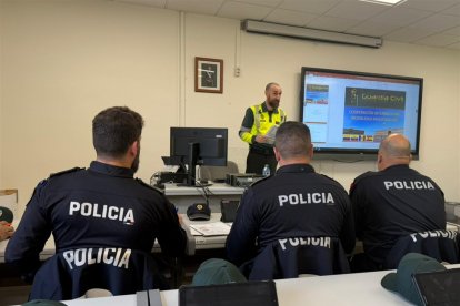 Agents durant la formació.