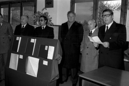 Julià Reig pronunciant el discurs inaugural el 1975.
