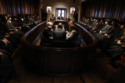 El síndic general i els consellers a Casa de la Vall.