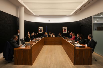 Votacions durant la sessió de consell del comú d'Escaldes, aquesta tarda.