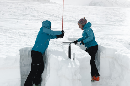 Treballs de seguiment del mantell de neu.