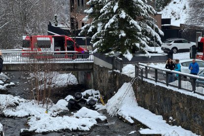 El quad al riu Pollós.