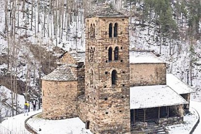 L’església de Sant Joan de Caselles.