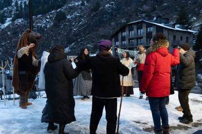 L'ossa també fa ballar Canillo