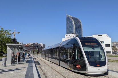 El tramvia de Lieja és pren com a referència pel cost i les característiques.