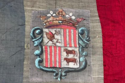 L’escut a la bandera d’Andorra restaurada.