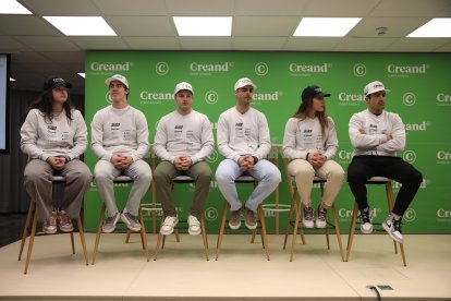 L’equip masculí i femení d’esquí alpí de la FAE, en una presentació de la temporada.