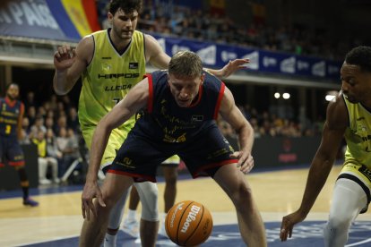 El pivot ucraïnès Artem Pustovyi en el darrer partit a casa, contra el Lleida.