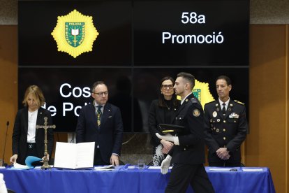La ministra Esther Molné, en l'acte de jurament de la 58 promoció de policies, avui.