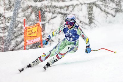 Cande Moreno durant el descens.