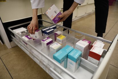 Medicaments en una farmàcia.