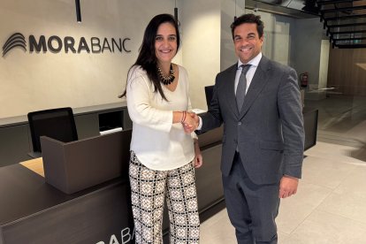Sol Rossell, directora de la Cambra de Comerç, Indústria i Serveis d’Andorra, i el director de banca comercial de MoraBanc, Sergi Plaza.