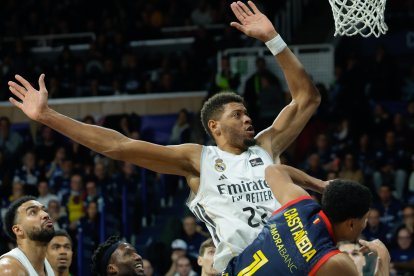 Castañeda, abans de caure a terra i lesionar-se.