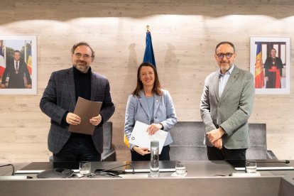 El rector de la Universitat d'Andorra, Juli Minoves, amb la cònsol major d'Ordino, Maria del Mar Coma.