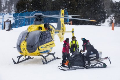 Equips de rescat en una allau anterior a Arcalís.