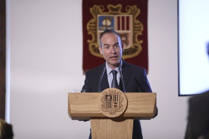 El cònsol major de Canillo, Jordi Alcobé, en l'acte d'entrega del manual Digest.