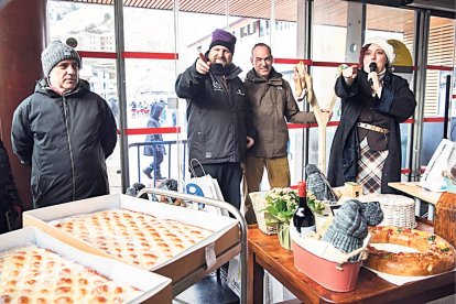 Jordi Alcobé durant la subhasta dels Encants de Sant Antoni, ahir.