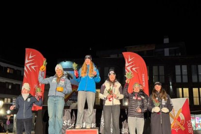 Cande Moreno, a la dreta de la imatge, al podi de Saint Anton am Arlberg.