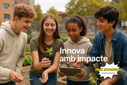 Diversos joves pensant una idea pel concurs de 'Joves Emprenedors' que organitza la fundació Bomosa.