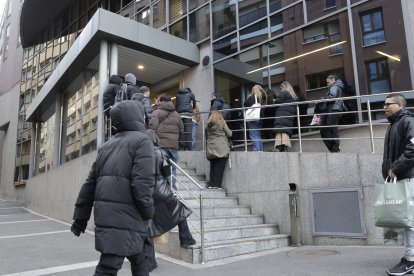 Cues al servei d’Immigració.