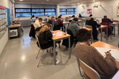 Els inscrits fent l'examen