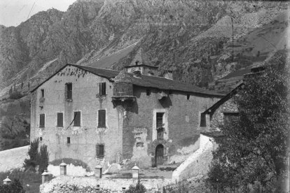 La Casa de la Vall a principis de segle XX.