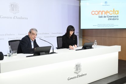 El ministre d'Educació, Ladislau Baró, i la ministra de Cultura, Joventut i Esports, Mònica Bonell, durant la presentació del saló Connecta.