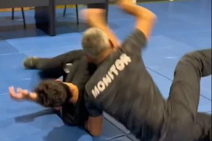 La policia formant els agents de duanes.