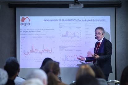Luis Alberto Fabra durant la presentació de l'estudi sobre el merca immobiliari d'Andorra del 2025