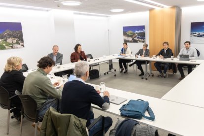 Els membres de la comissió d’estudi d'ordenació del territori i urbanisme.