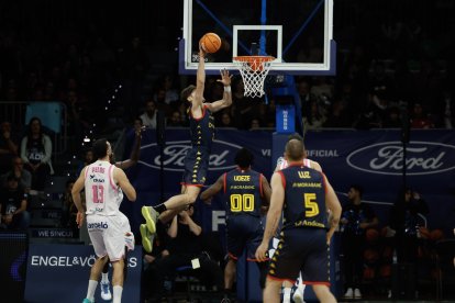 Els tricolors s’imposen al Gran Canària i sumen la cinquena victòria del curs.
