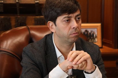 El cònsol major de la parròquia d'Andorra la Vella, Sergi González, durant l'entrevista.