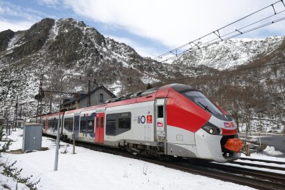 El tren sortint de l’Ospitalet.