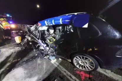 El Porsche Cayenne destrossat pel sinistre.