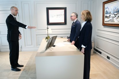El nou cap de gabinet, Jordi Puy, jurant el càrrec.