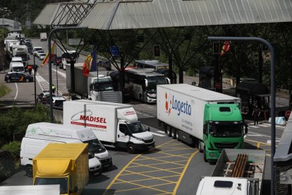 Camions a la frontera.
