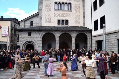 L’actuació de l’Esbart Santa Anna.